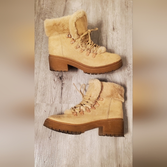 A New Day Betsy Faux fur-Lined Hiking Combat Boots Tan Camel Beige Size 7.5 - Picture 2 of 7